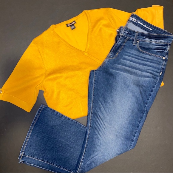 Signature Levi Strauss modern boot cut. NWOT.